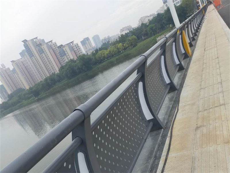 (黄山)【当地】灯光护栏工厂自营
