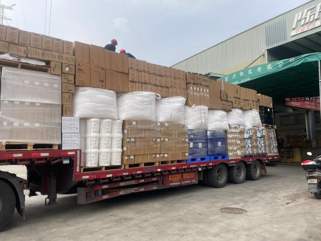 重庆到邵阳物流公司提供各种大小型设备木架打包。 