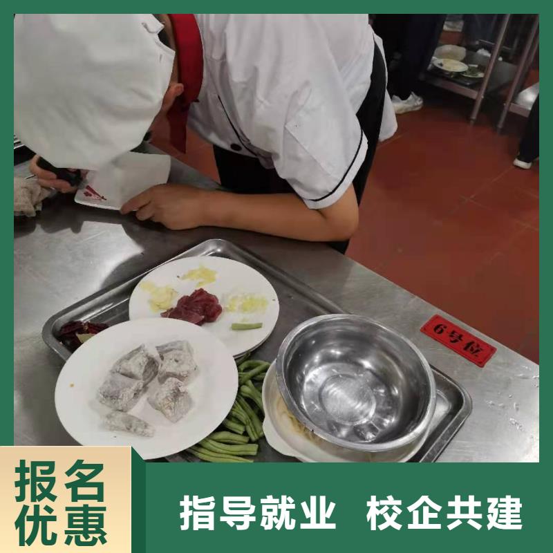 【厨师学校】哪里能学挖掘机高薪就业手把手教学