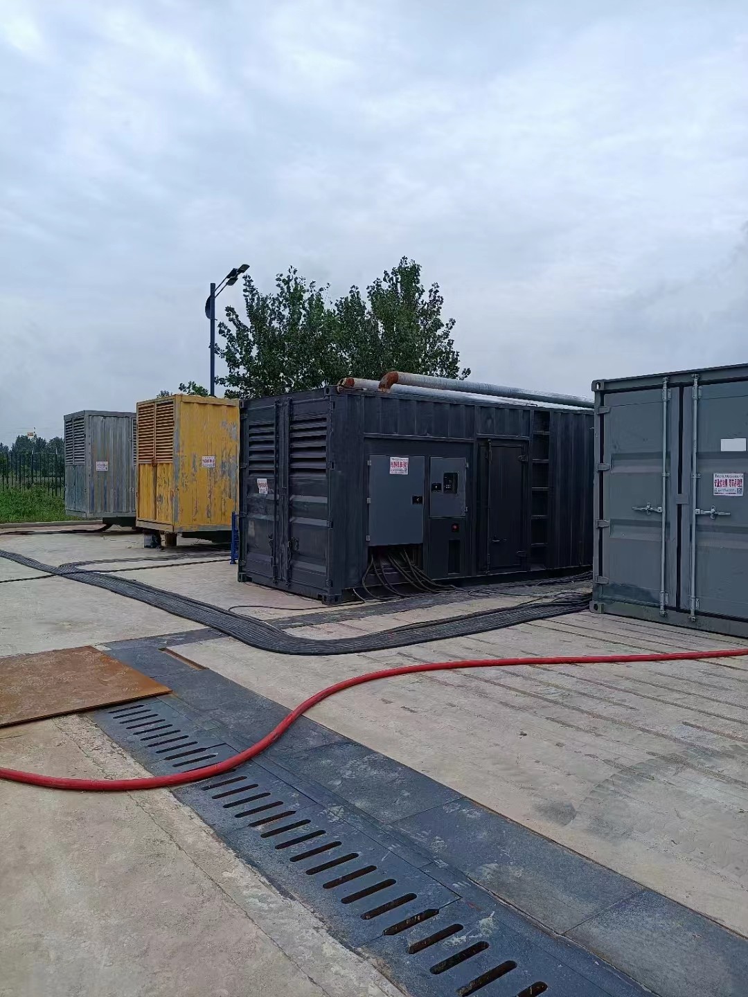 发电机租赁出租公司（50KW/100KW/200KW/300KW发电车租用价格底）长期供应